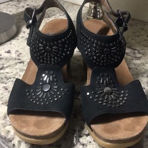 Dansko Women’s Deandra Sandal Black Shimmer Suede